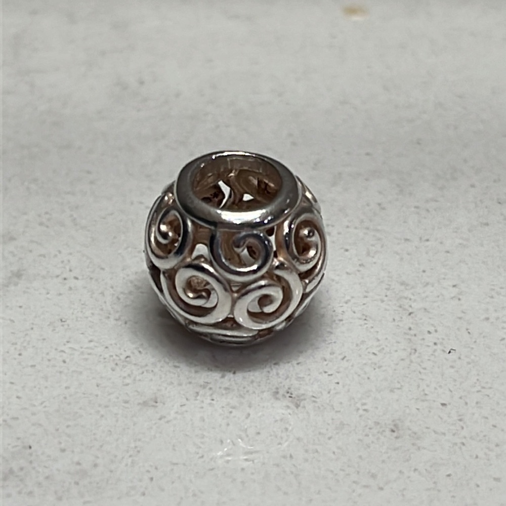 Pandora swirl spacer